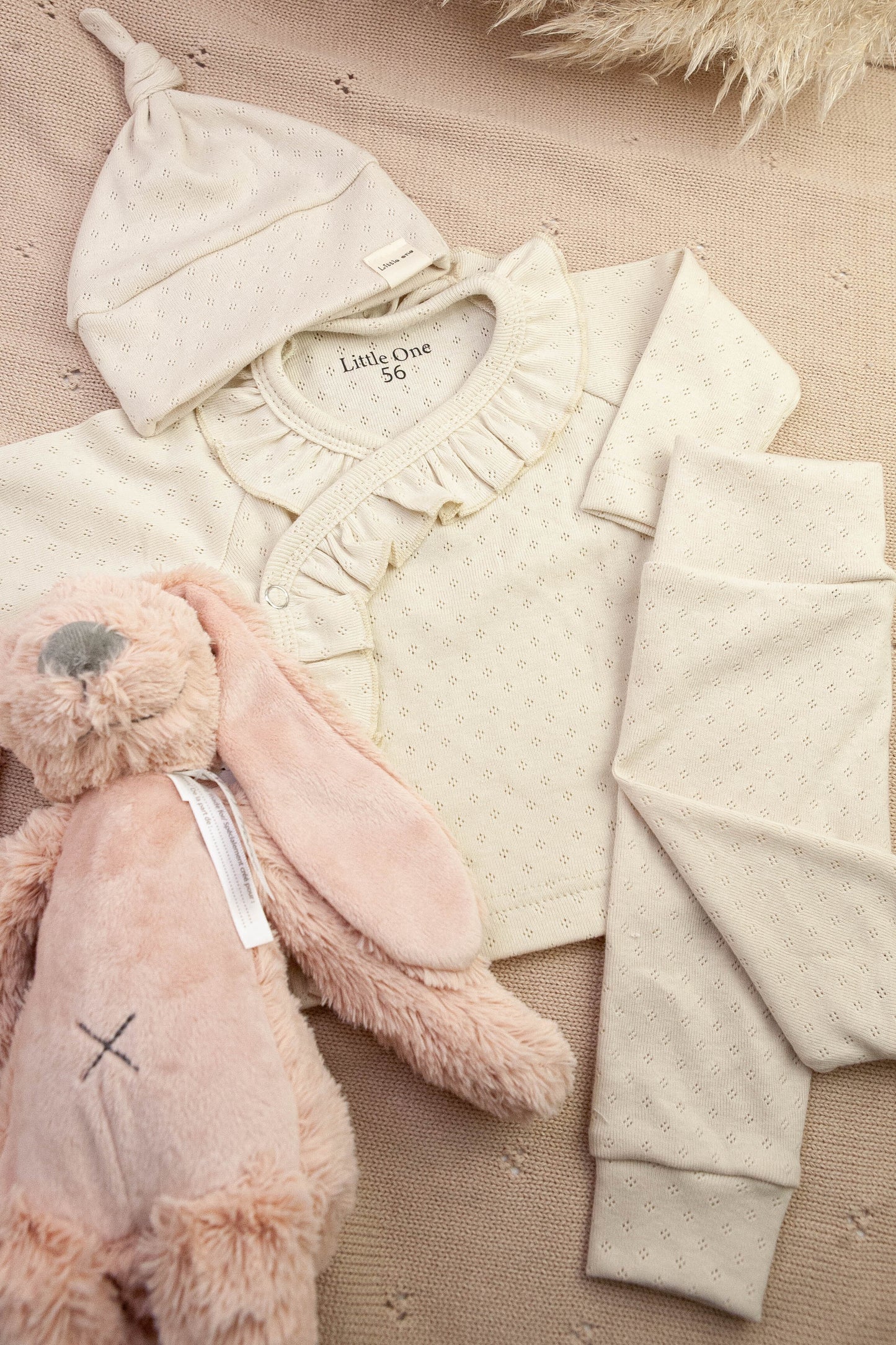 Overslag shirtje ruffel ajour beige naturel