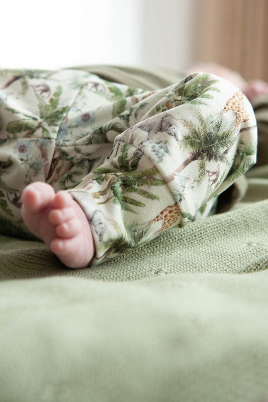 Baumwolldecke gestrickt staubgrün durchbrochen