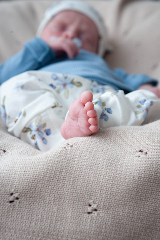 Kleine Blumen blaue Hose