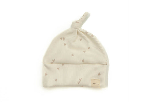 Babymütze gerippt ecru Herzen