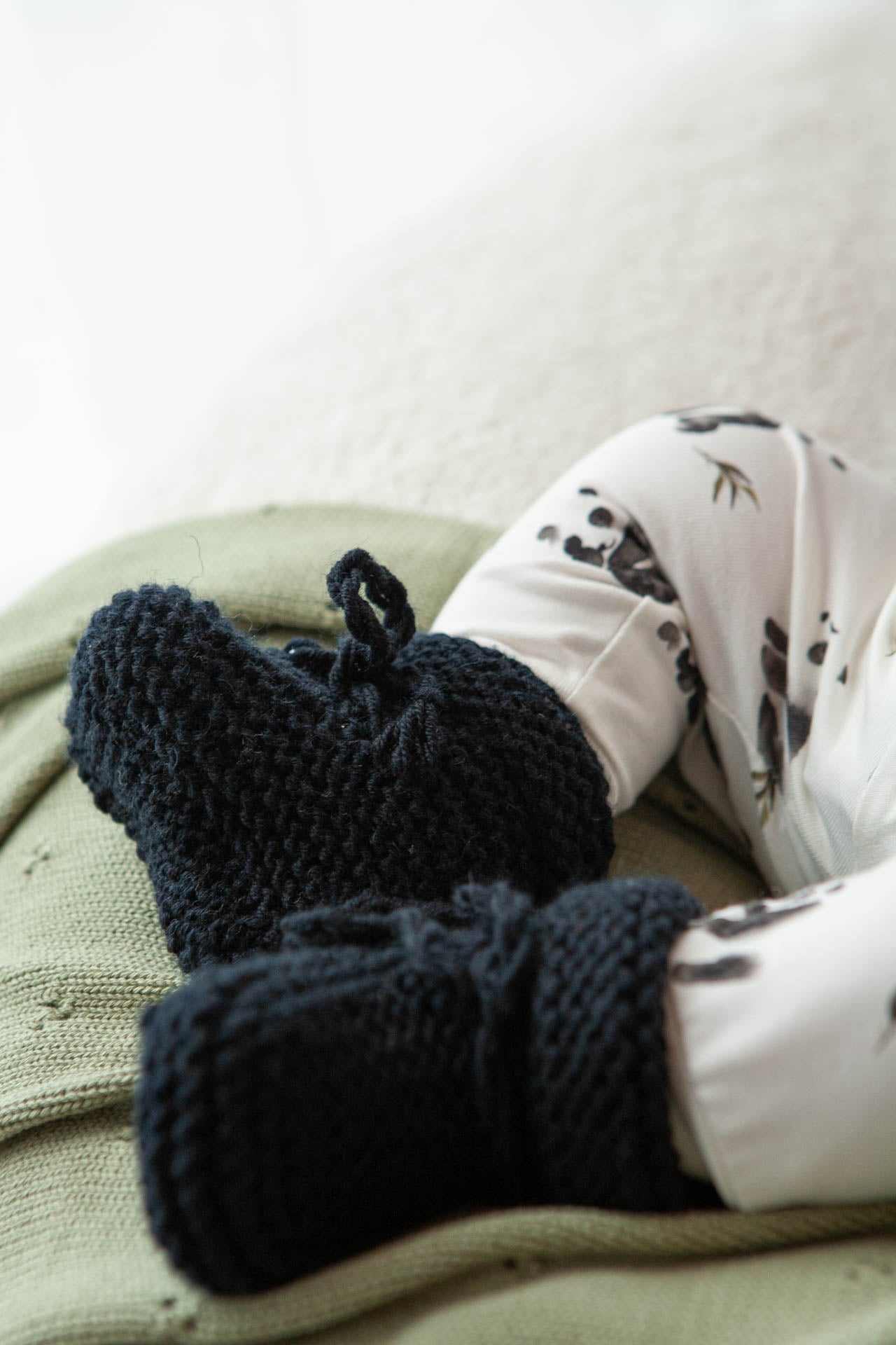 Merino wool slippers black