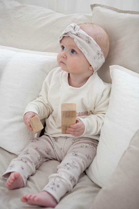 Broekje baby rib roze/paarse bloemetjes