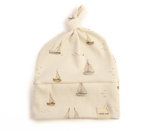 Baby hat with ribbed sailboats