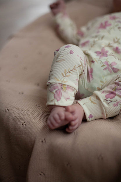 Boxpakje baby rib pastel geel met paarse bloemen