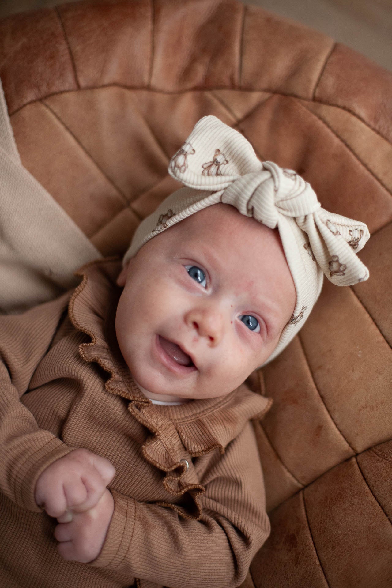 Overslag shirtje ruffel baby rib cacao