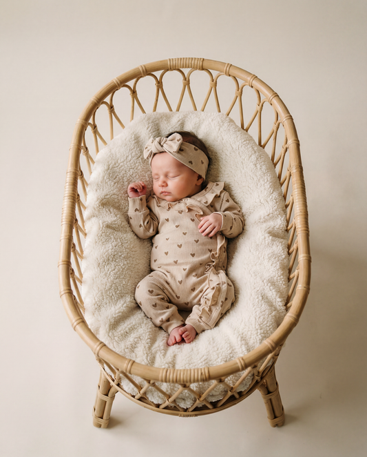 Baby-Strampler mit gerippten Schmetterlingen